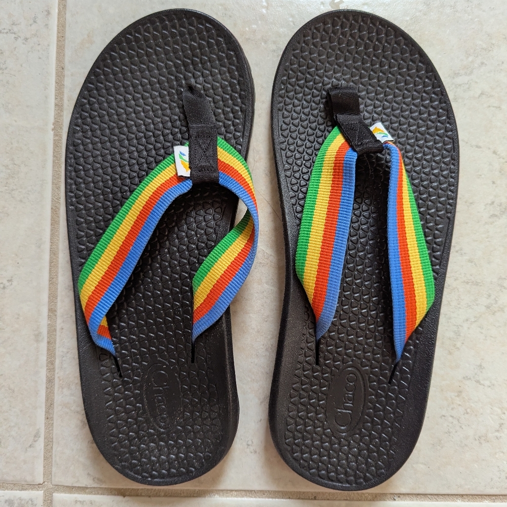 Chaco's Lowdown Black Flip w/ Rainbow Primary Color Stripe Women's Size 9